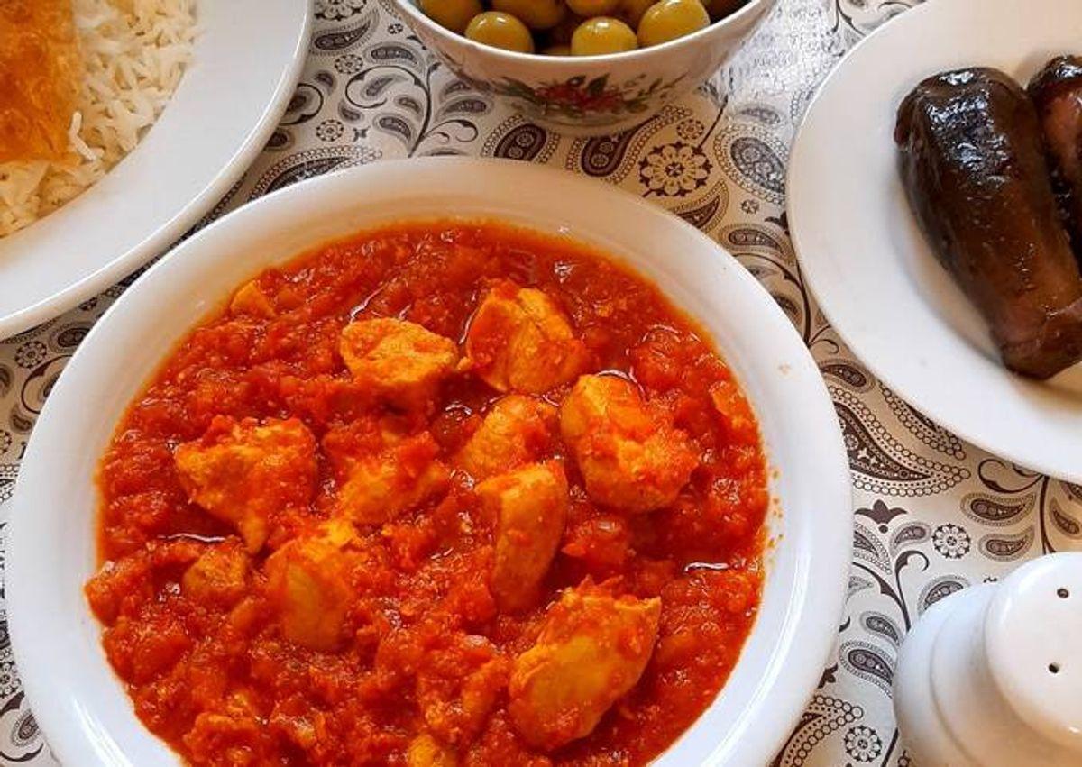 طرز تهیه خورش گوجه فرنگی گیلانی مناسب برای سحری